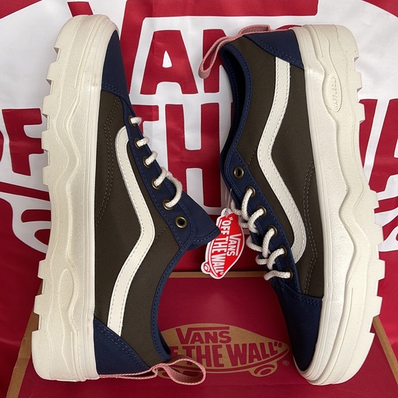 Vans Sentry Old Skool
(Waxed Canvas) Forest Night
VNOA5KR3B8A
WMNS sneakers - Picture 12 of 16